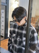 スリー(THREE)&nbsp;センターパート/ニュアンスパーマ/毛流れパーマ