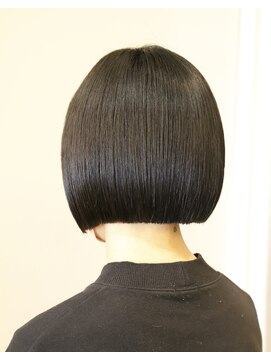 テイラー(TAILOR) ワンレングスシンプルぱつっとミニボブ黒髪艶髪石川町