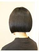 ワンレングスシンプルぱつっとミニボブ黒髪艶髪石川町