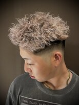 ヒロギンザ 六本木店(HIRO GINZA)&nbsp;ホワイト×スパイキーショート×パーマ