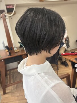 カナエ(CaNaE) 柔らかい丸みショート