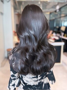 おくれ毛前髪カッグレージュ韓国ヘアロング_ba560151