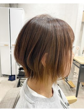 エモ(emo) 束感が出る外はねボブ