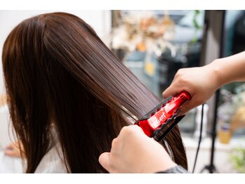 ナーズ(NARS)の写真/鏡を見るのが楽しくなる♪うねり・広がりをリセットし、品格のある後ろ姿へ[髪質改善/縮毛矯正]