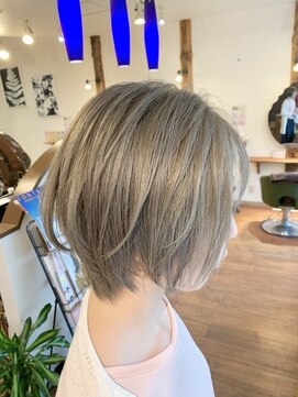 アトリウム(Atrium) ハンサムショートボブ&オリーブグレージュカラー