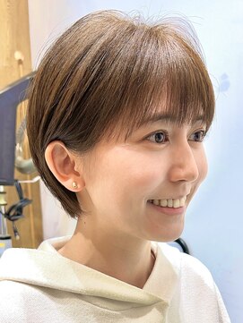 ラフ 新宿(Laff) 新宿 大人可愛い 20代30代40代 丸みショート 耳掛けショートボブ