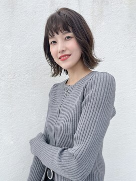 アヂト(adito) くびれボブ/カーキグレージュ