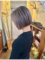 ウル(Ulu) 白髪ぼかしハイライト、バレイヤージュ
