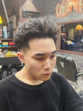 スリーセント 栄(3/cent) 仏陀パーマ/ブッダパーマ/フェードカット