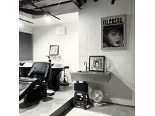 ヘアー ワーク ショップ タイムレス(HAIR WORK SHOP TIMELESS)の雰囲気（2ndフロアは白を基調としたラボのような世界観）