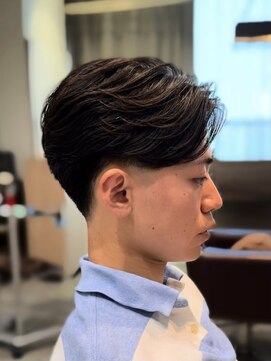 メンズヘアフェイス(Men's hair FACE。) 刈り上げセンターパート/ニュアンスパーマ