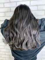 シウン(SIUN.)&nbsp;オリーブグレージュ　エアリーグラデーション♪