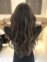 ヨロ 小岩(YOLO) ミルクティーグレージュハイライトケアブリーチレイヤーカット