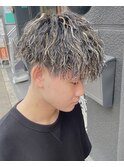 金メッシュ縦落ちツイストスパイラルパーマツーブロックマッシュ