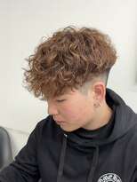 ラヴィズムバイフィフス(LUVISM by fifth)&nbsp;スペインカールスパイラルパーマ刈り上げ万代新潟駅外国人風