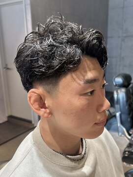 ニゲラ 町田(NIGELA) ツーブロック×くせ毛活かしカット