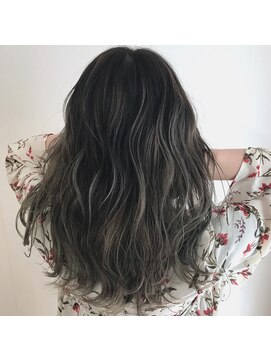 ジオ(gio) ハイライトバレイヤージュ×透け感グレージュ