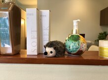 エリソン(Herisson)の雰囲気(店名の由来☆“エリソン君”幸運を呼ぶ動物がお出迎え♪)