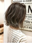 切りっぱなし　ショート　前下がり　ハイライト　カーキアッシュ