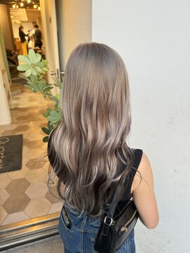 カルテット(Quartett) 西海岸風サーフレイヤースタイル　ブリーチカラー