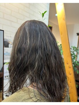 ディープグリーン(Deep Green) ゆるふわパーマとウィービングプラス