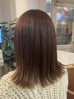アミュレ(Amule)&nbsp;毛先軽めミディアム切りっぱなしストレート伸ばしかけ