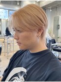 韓国メンズピンクベージュミルクティーカラーセンターパートヘア