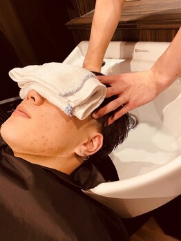 バーバーショップノア(BARBERSHOP NOR)の写真/一人一人に合ったクレンジング剤を使用するヘッドスパで、癒しの時間を♪血行を促進し頭皮環境を整えます◎