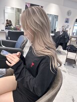 キング(K!ng)&nbsp;ハイライトカラーミルクティーベージュレイヤーカット