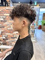 ルーナヘアー(LUNA hair)&nbsp;スペインカール リーゼント フェード カット パーマ メンズ 10代