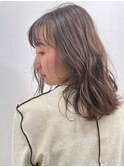 柔らか質感の細めハイライトミルクティカラー