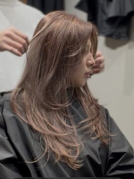 大人ピンクバタフライカットシャギーハイレイヤーカット