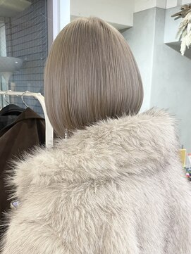 トラック(TRUCK) ホワイトグレージュ