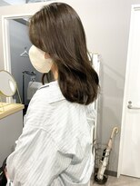 アトレ アネックス(attrait ANNEX)&nbsp;セミロング×グレージュで作る大人っぽい透明感スタイル