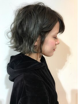 ヘアデザイン ソラ(Sola) 透明感マットグレーアッシュ ニュアンスパーマ外ハネショート