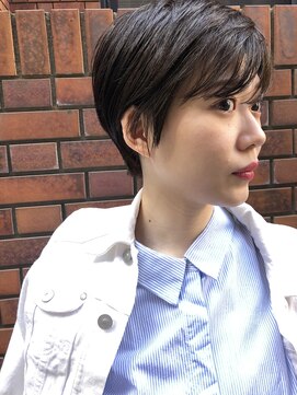 ウィーク 梅田(UiiC) 女性らしさを感じる★透明感ショート【uiic rira style】