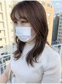 派手過ぎないお洒落グレージュイヤリングカラー