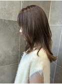 レイヤーカット×ベージュカラー