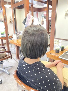 ヤソ(yaso) ミニボブ　　カーキアッシュ　　マット