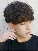ツイストスパイラルパーマセンターパートツーブロック刈り上げ