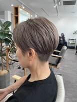 シロ(shiro.)&nbsp;白髪ぼかしハイトーンカラー