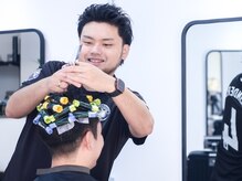 ザ スミス(The Smiths)の雰囲気（骨格を見定めたデザイン提案とエッジの効いたスタイルがフィット）