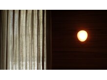 08【ハチ】【7月上旬 NEWOPEN（予定）】の雰囲気（温かい光が差し込みます。）