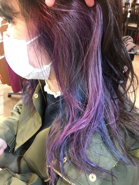 ビヨンドイー(beyond E) イヤリングユニコーンカラーピンクエメラルド