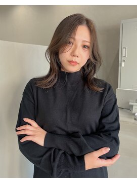 モノトーン(MONOTONE) 外はねミディ