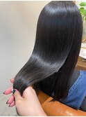 髪質改善ストレートで根元から毛先までさらさら!