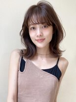 切りっぱなしエアリーな外ハネロブ　ハイライトカラー