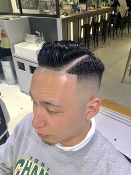 フランクスバーバーザスタンド(Frank’s barber the stand) スペインカール/スパイキーショート/フェザーパーマ/飯田橋F