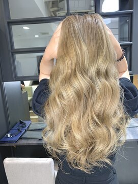 ロイオブジゼル(roi of GiseL) ブロンドカラー ハイトーンカラー ブリーチカラー