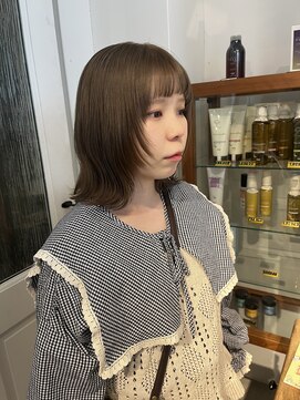 ハク アトリエ(HaKU atelier) フェイスレイヤーボブ/オリーブベージュ/くびれ切りっぱなしボブ